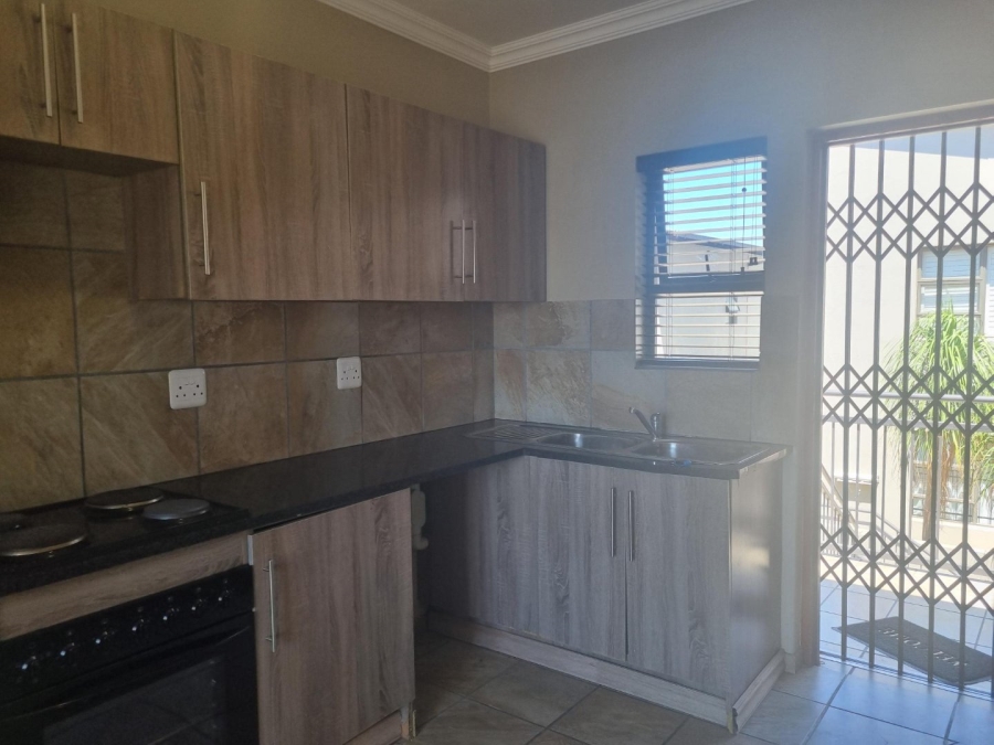 2 Bedroom Property for Sale in Gateway Manor North West